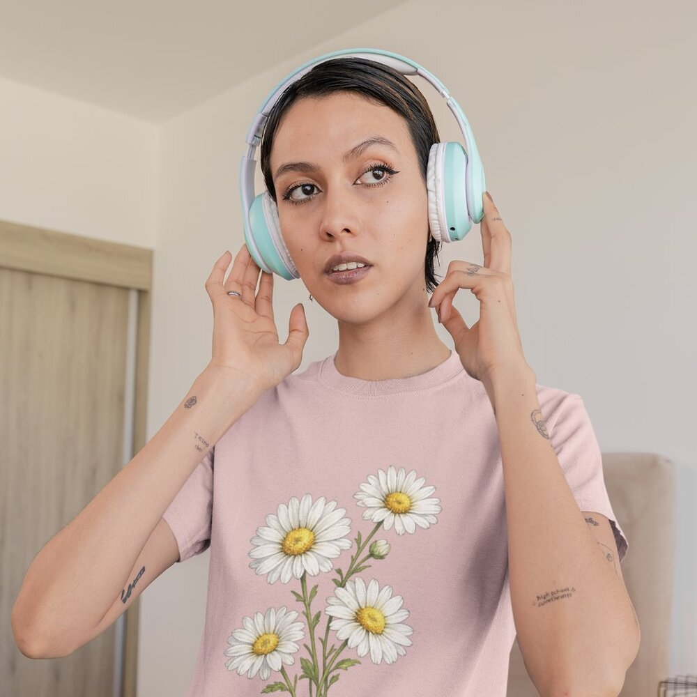 🌼 Watercolor Daisy Graphic T-Shirt | Minimal Floral Tee